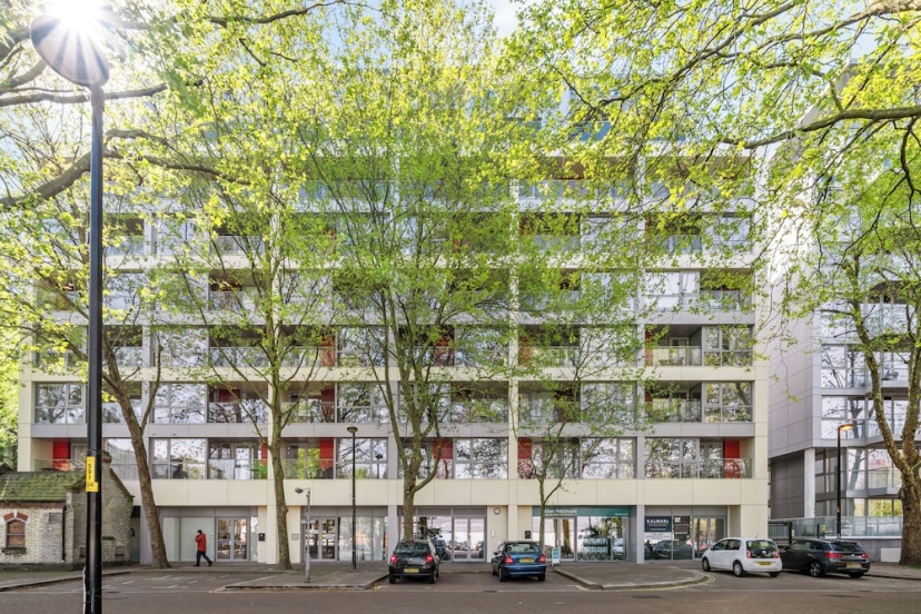 Modern 1-Bedroom Flat in Central London — отель с удобным расположением в Лондоне
