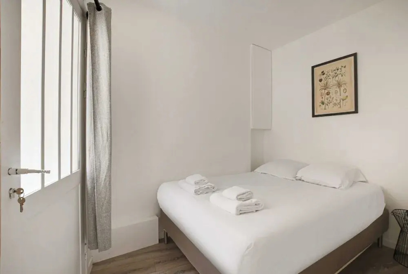 Magnificent Apartment - 2br/6p - Rochechouart — отель с удобствами в Париже