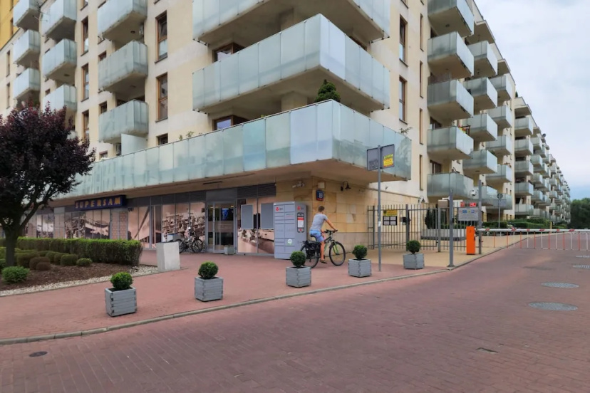 Apartment With 3 Rooms Bemowo by Renters — комфортный отель в Варшаве
