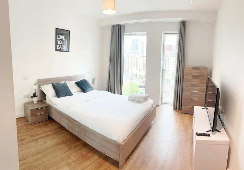 Цены на East London 2-bed Apt Sleeps 4, 7 min Walk to Tube в Лондоне