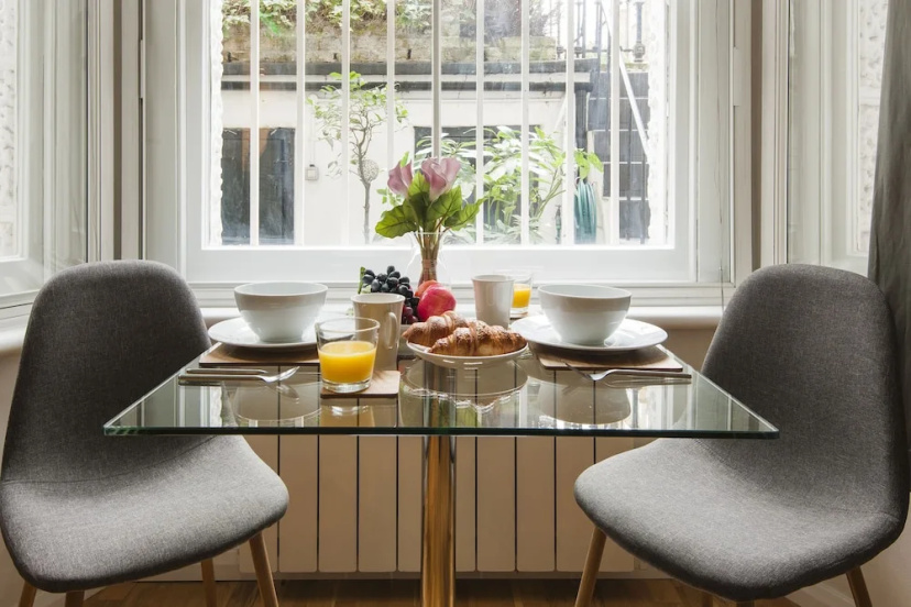 The Lovely Longridge Road Apartment - ESI — комфортный отель в Лондоне