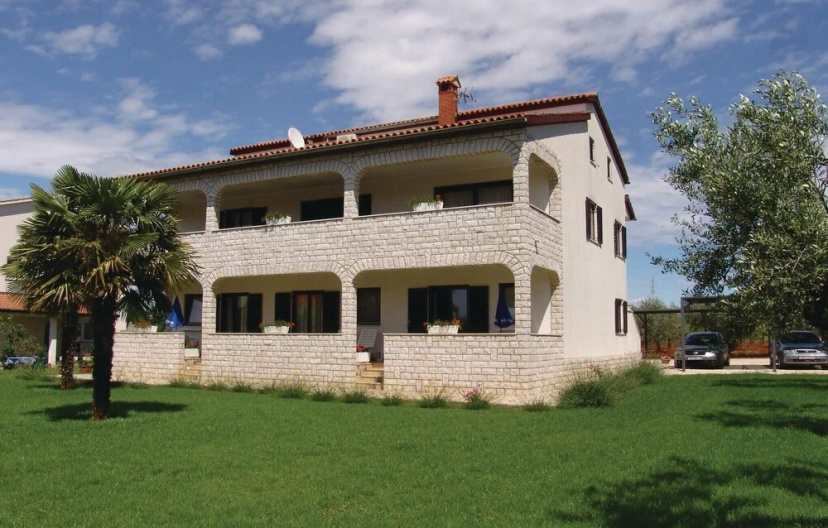 Awesome Home in Porec With Wifi and 2 Bedrooms - Hotel in Porec - Photo 1