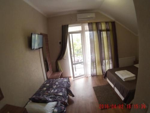 Guest House on Krasnogvardeyskaya 51 — забронировать отель в Геленджике