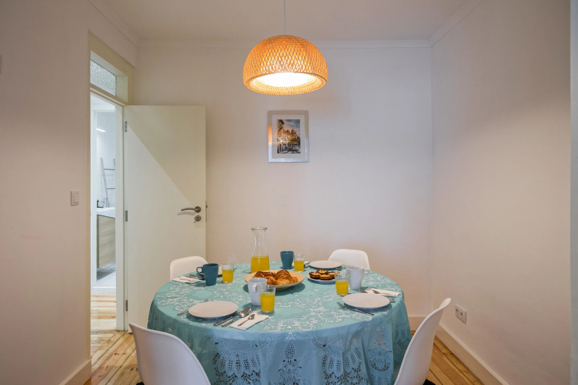 Hip Tailor Made Duplex Penthouse in Bairro Alto — забронировать отель в Лиссабоне