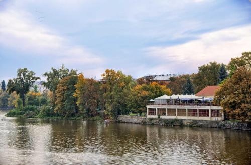 Riverside Apartment — отель с удобствами в Праге
