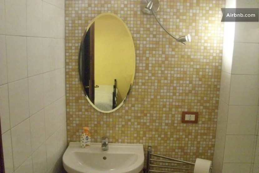 Bed in Art - Termini - Coliseum Apartments for Rent in Rome — отель в Риме, Италия
