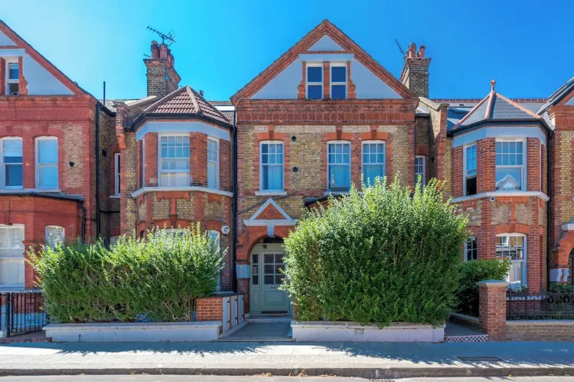 2Bedroom flat with garden in Battersea — забронировать отель в Лондоне