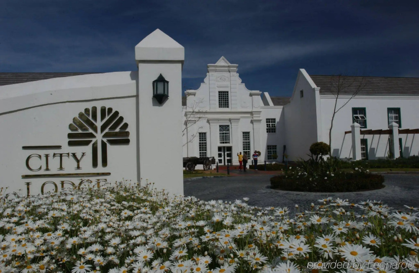 City Lodge Hotel GrandWest, Cape Town — комфортный отель в Кейптауне