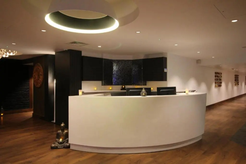 Holiday Inn  London - Kensington — комфортный отель в Лондоне