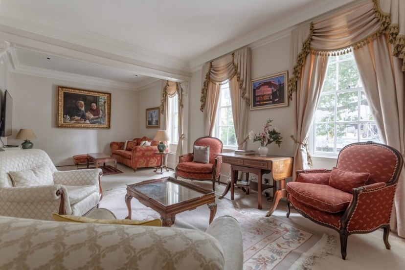 4 Bedroom Townhouse in Westminster — отель с удобным расположением в Лондоне