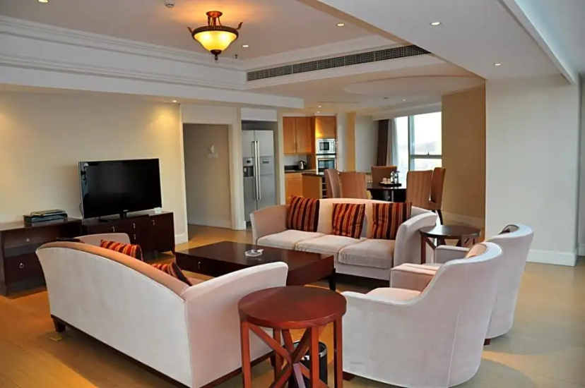 Qingdao Jinshan We+ Holiday Apartment (Wusi Square) — комфортный отель в Циндао