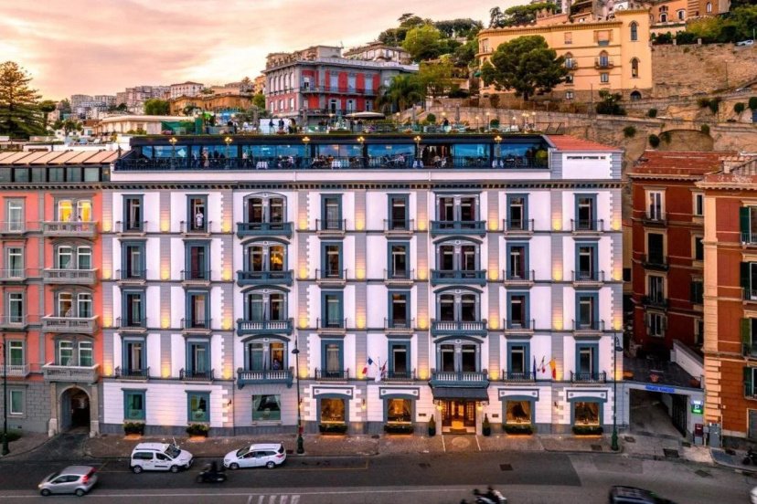 Grand Hotel Parkers 5 — отель в Неаполе, Италия