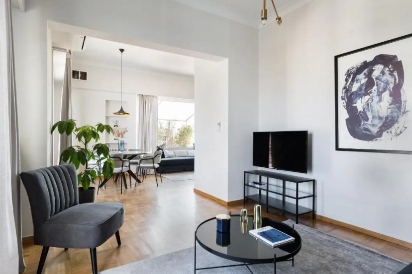 Elegant Luminous 3BD apartment in Kolonaki by UPSTREET — комфортный отель в Афины