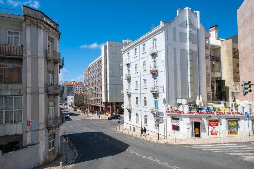 Angola Apartment - 8Bedrooms — отель с удобствами в Лиссабоне