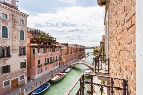 Elegant Apartment In Venetian Style — отель в Венеции, Италия