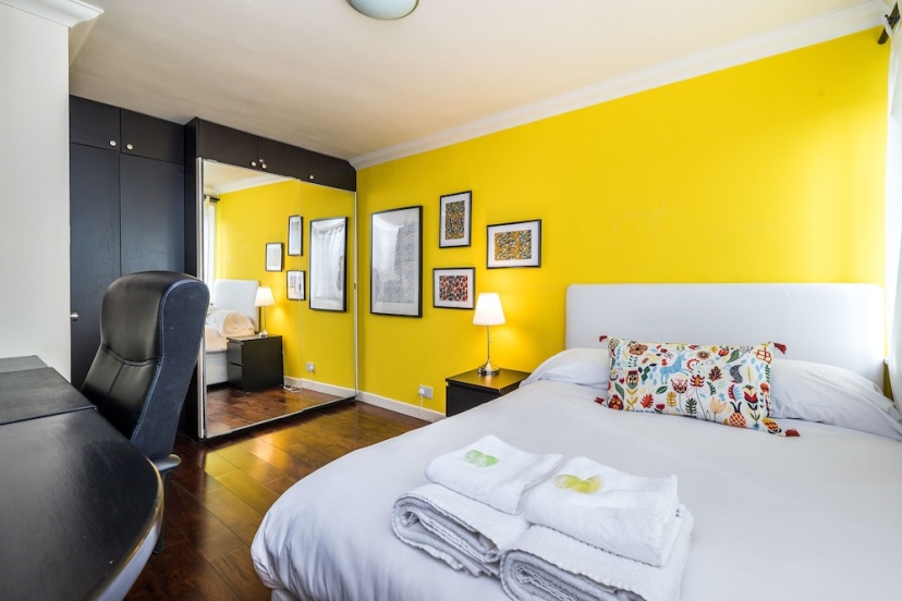 Superb 3-Bed 2-Bath with Wifi: Trendy Fitzrovia W1 — забронировать отель в Лондоне