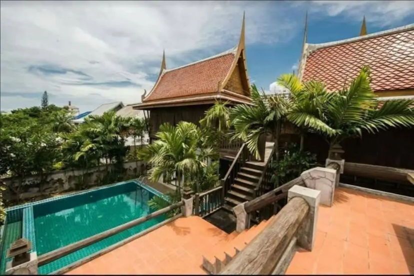 Sanporn Private Pool Villa — отель с удобным расположением в Паттайе
