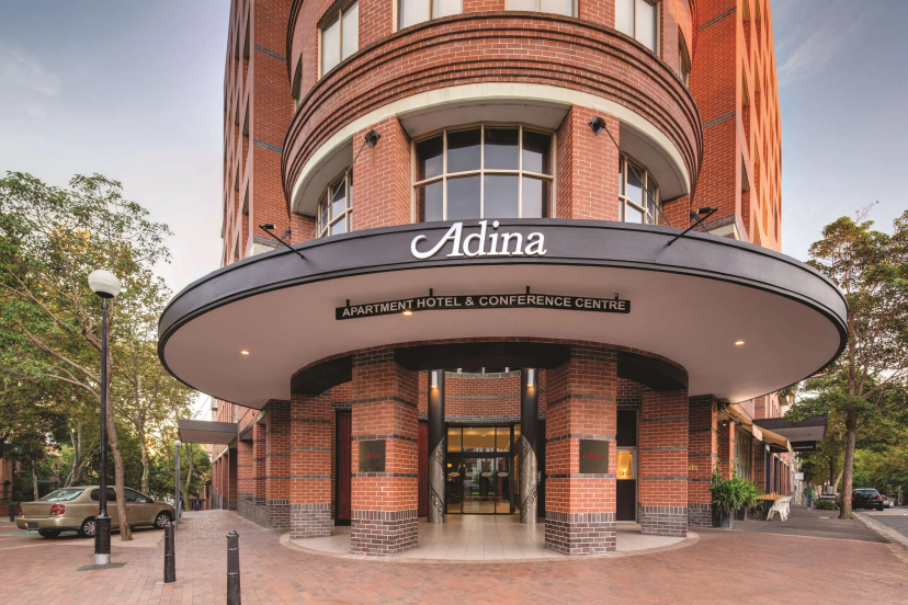 Adina Apartment Hotel Sydney Surry Hills — отель с удобным расположением в Сиднее