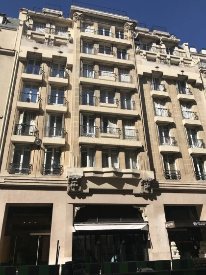 Family Apartment Champs Elysées — отель с удобным расположением в Париже
