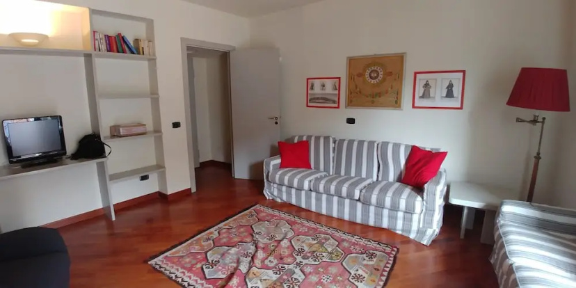 Sacchi Deluxe Apartment — отель с удобным расположением в Милане