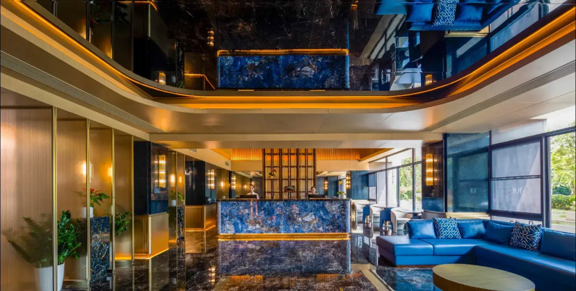 Сравните цены на TUI BLUE Wusongkou Cruise Port Hotel в Шанхае