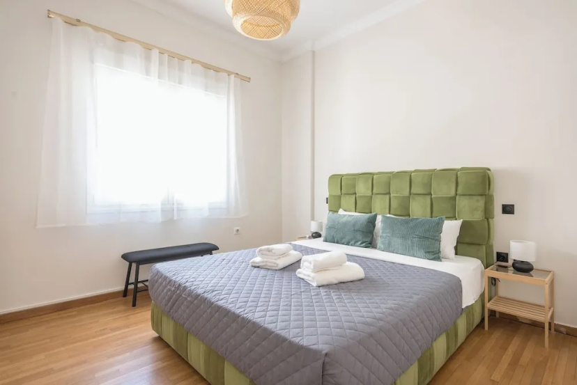 Stylish 2 Bd Urban Retreat Near Panormou — забронировать отель в Афины