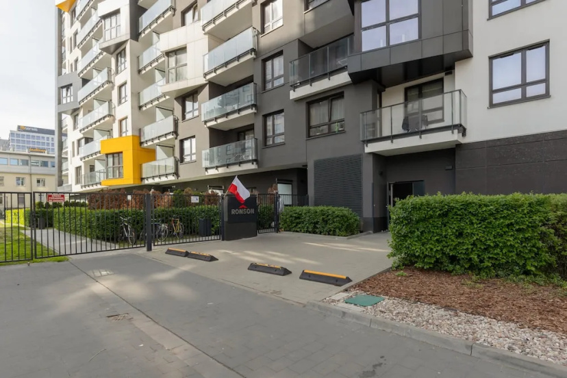 Metro Płocka Apartment Warsaw by Renters — отель с удобствами в Варшаве