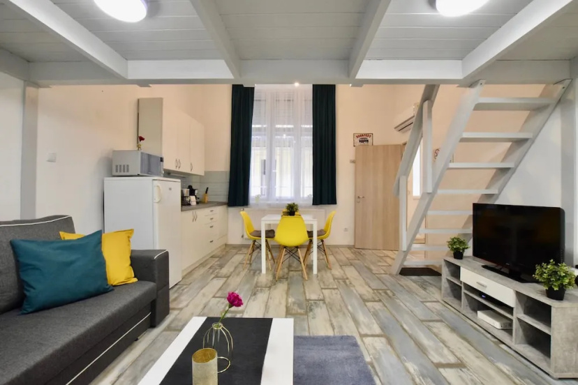 Standard Apartment by Hi5 - Akácfa 59 — отель с удобствами в Будапеште