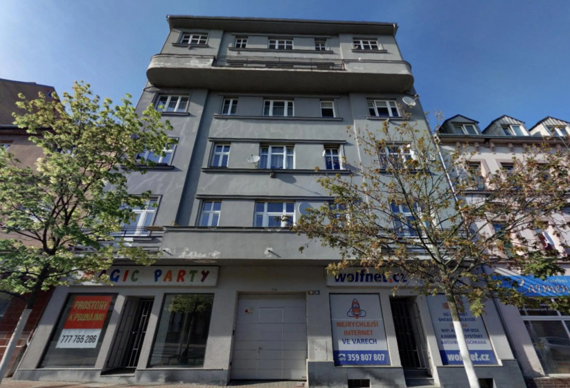 Large 3 bedroom apartment with billiard and view — отель в Карловых Варах, Чешская Республика