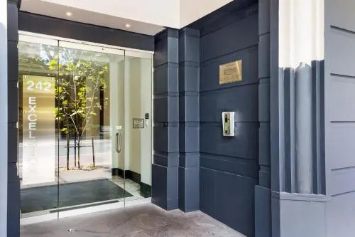 Цены на Surry Hills Fully Self Contained Modern 1 Bed Apartment (1012ELZ) в Сиднее