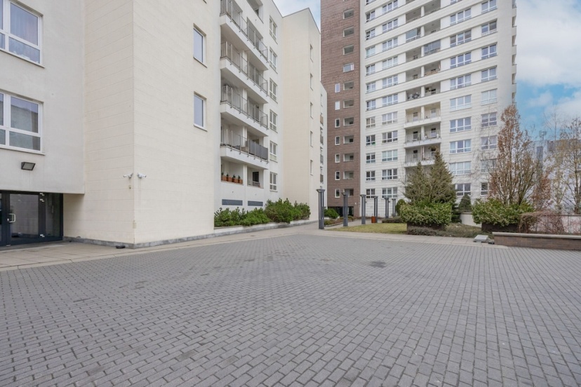 Spacious Studio & Parking by Renters 3 — отель в Варшаве, Польша