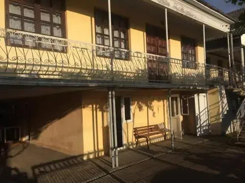 Guest House Rustavieli 240 — отель с удобствами в Кобулети