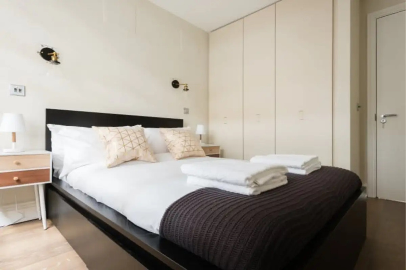 Цены на The Oxford Street Retreat - Modern 3BDR in 2 Apartments в Лондоне