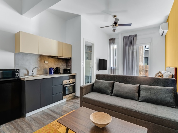 Sanders Center - Nice Studio Apt With Balcony — отель в Афины, Греция