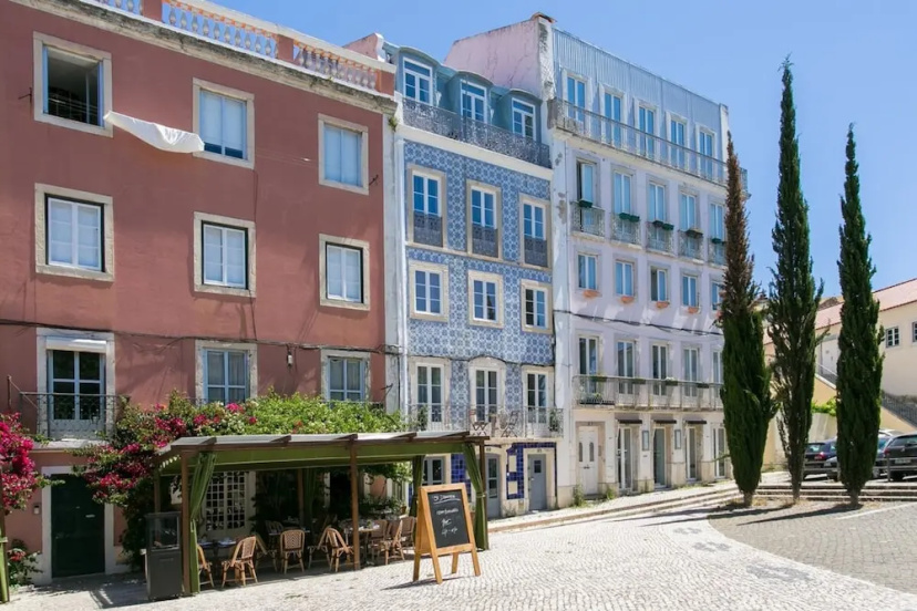 Original Photographers Studio Apartment in Alcântara — отель в Лиссабоне, Португалия