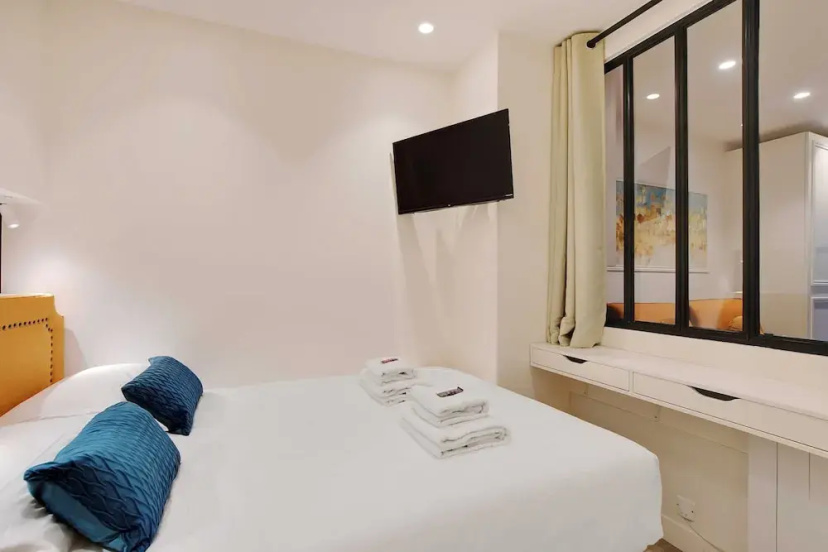 Цены на Modern Apartment - 2br/6p - Enfants-rouges в Париже