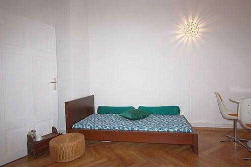 Apartment Cosy Home Rosenthaler Platz — забронировать отель в Берлине