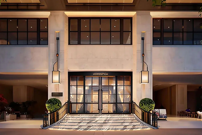 Movenpick by Accor Shanghai Peoples Square Hotel — отель с удобным расположением в Шанхае