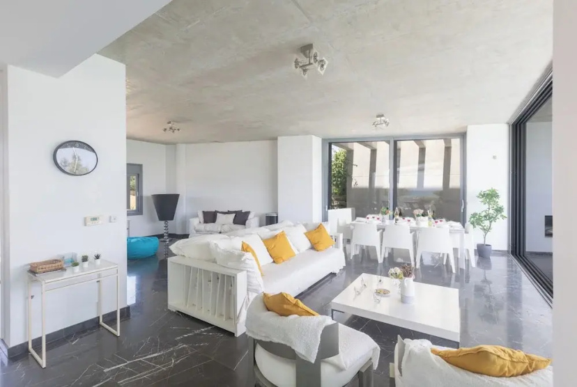 Protaras Holiday Villa El34 - Seafront Villa — комфортный отель в Протарас