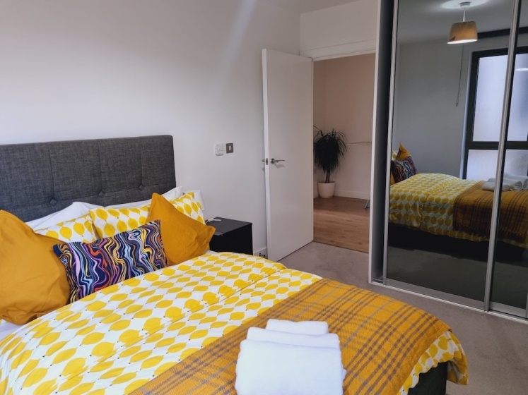 Stunning 2-bed Apartment in London — отель с удобным расположением в Лондоне