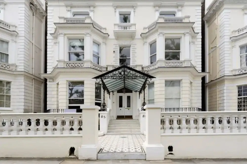 Studio Flat w Garden Access Holland Park — комфортный отель в Лондоне