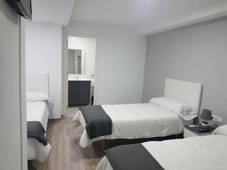 Guesthouse Central 3 — отель в Аликанте, Испания