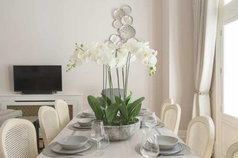 The Luxe Whitehall Duplex Apartment by H House — забронировать отель в Лондоне