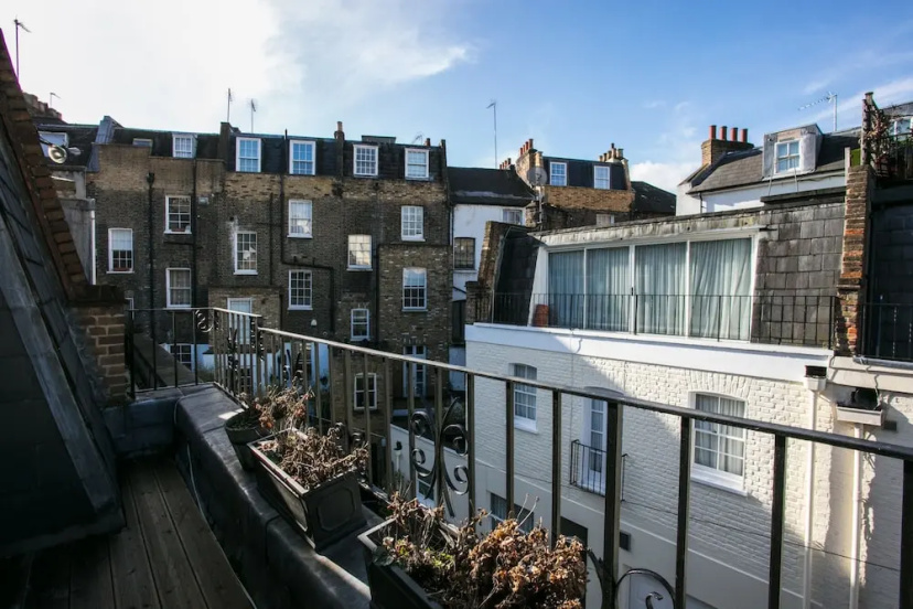 House With Roof Terrace in Pimlico — отель с удобным расположением в Лондоне