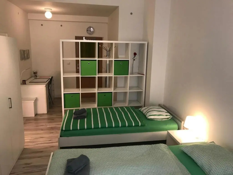 3 Bed Flat - Sleeps 20 - Smoking Room - Wifi — забронировать отель в Праге