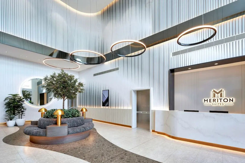 Meriton Suites Liverpool — комфортный отель в Сиднее