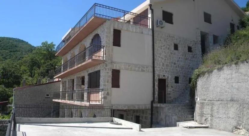 Villa Castel Lapčići — забронировать отель в Будва