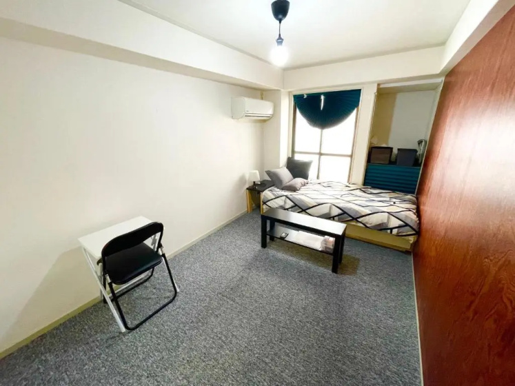 West Wood Guest Room — отель с удобствами в Осаке
