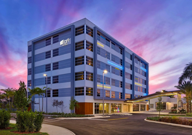 Aloft Miami Airport — отель с удобствами в Майами