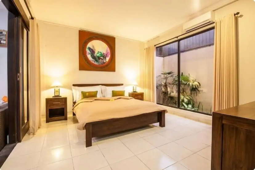 SMV . 4-BR · 4BR Pool Prime Area Walk To Beach N Shops Legian — комфортный отель в Кута